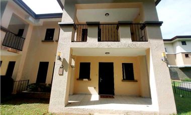 ALQUILER CASA EN CLAYTON EMBASSY CLUB