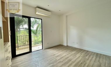 SE VENDE APARTAMENTO EN EMBASSY VILLAGE, ALBROOK