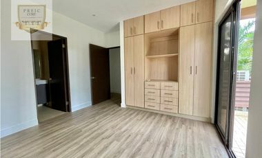 SE VENDE APARTAMENTO EN EMBASSY VILLAGE, ALBROOK