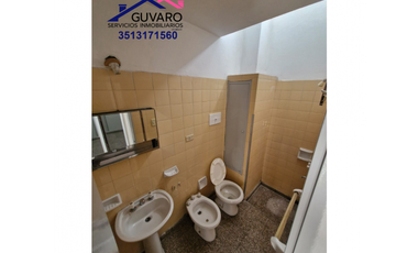 Dept. en alquiler – 2 Dor. con cochera cubierta – B° Pueyrredón