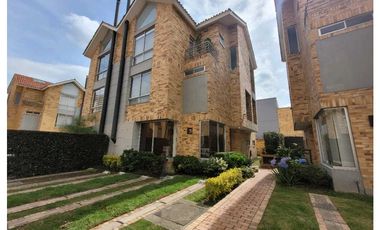 Venta amplia Casa Pinares de Chia