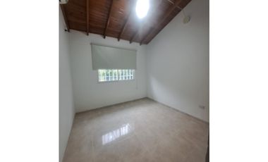 SE VENDE CASA INDEPENDIENTE EN VILLA CAROLINA