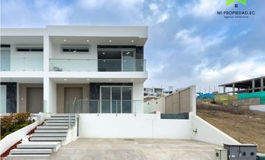 CASA SIN AMOBLAR FRENTE AL MAR EN ALQUILER -URB CIUDAD DEL MAR MANTA