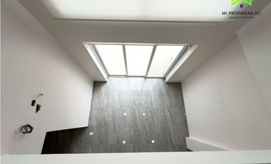 CASA SIN AMOBLAR FRENTE AL MAR EN ALQUILER -URB CIUDAD DEL MAR MANTA