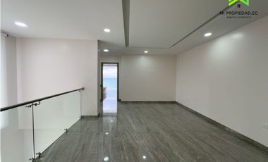 CASA SIN AMOBLAR FRENTE AL MAR EN ALQUILER -URB CIUDAD DEL MAR MANTA