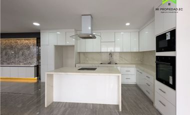 CASA SIN AMOBLAR FRENTE AL MAR EN ALQUILER -URB CIUDAD DEL MAR MANTA