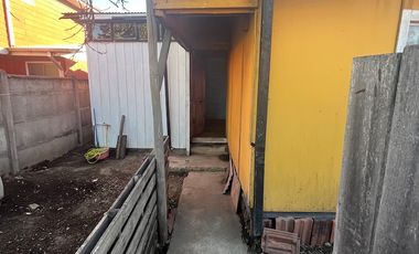 Sitio con casa de madera para remodelar en Angol