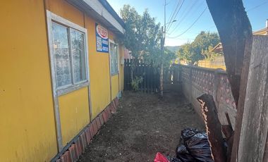 Sitio con casa de madera para remodelar en Angol