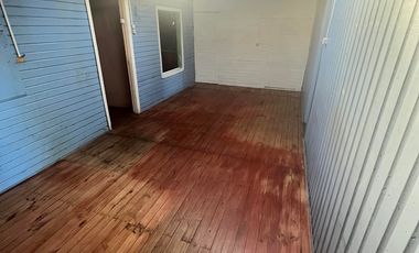 Sitio con casa de madera para remodelar en Angol