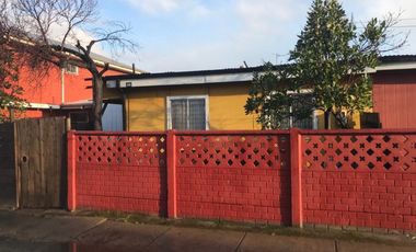 Sitio con casa de madera para remodelar en Angol