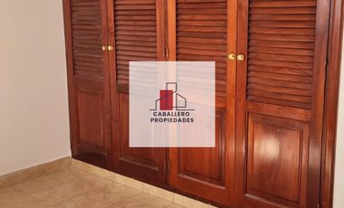 Casa en alquiler c/ cochera en Los Perales