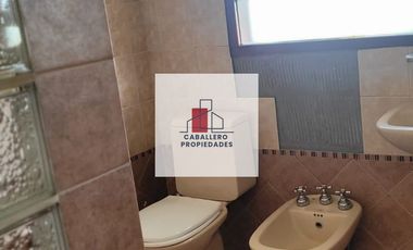 Casa en alquiler c/ cochera en Los Perales