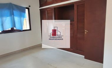 Casa en alquiler c/ cochera en Los Perales