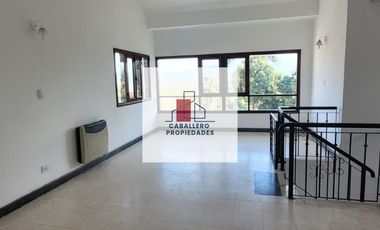 Casa en alquiler c/ cochera en Los Perales