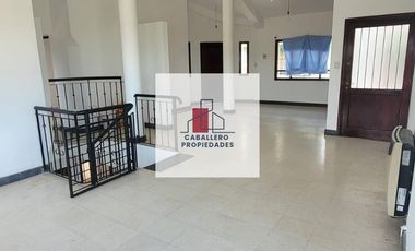 Casa en alquiler c/ cochera en Los Perales