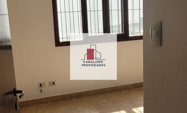 Casa en alquiler c/ cochera en Los Perales