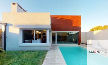 Casa en venta c/ cochera en La Plata