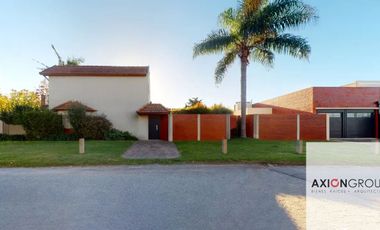 Casa en venta c/ cochera en La Plata