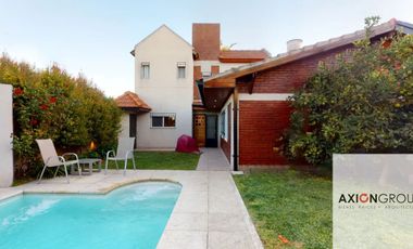 Casa en venta c/ cochera en La Plata