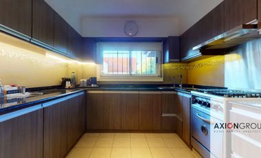 Casa en venta c/ cochera en La Plata