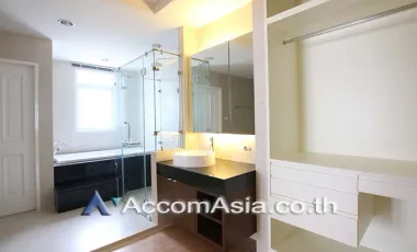 Penthouse Bright penthouse with long balcony and airy open layout (1516384)