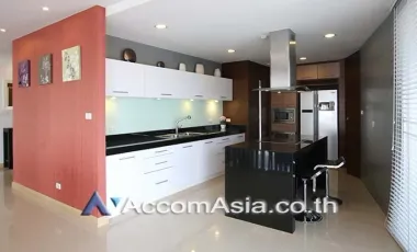 Penthouse Bright penthouse with long balcony and airy open layout (1516384)