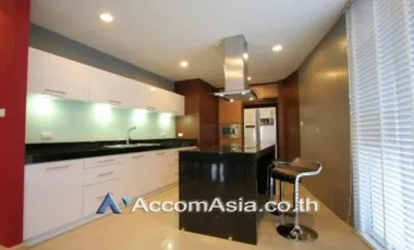 Penthouse Bright penthouse with long balcony and airy open layout (1516384)