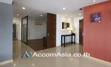 Penthouse Bright penthouse with long balcony and airy open layout (1516384)