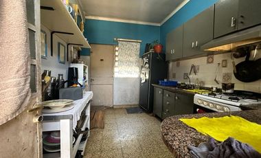 CASA 4 AMBIENTES EN VENTA EN DON BOSCO CON JARDIN