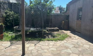 CASA 4 AMBIENTES EN VENTA EN DON BOSCO CON JARDIN