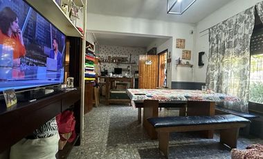 CASA 4 AMBIENTES EN VENTA EN DON BOSCO CON JARDIN