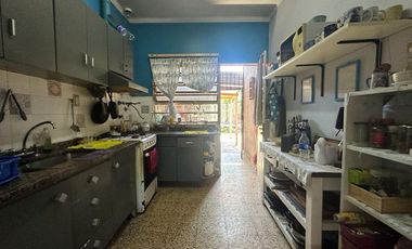 CASA 4 AMBIENTES EN VENTA EN DON BOSCO CON JARDIN