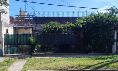 CASA 4 AMBIENTES EN VENTA EN DON BOSCO CON JARDIN