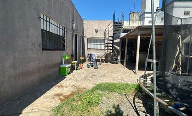 CASA 4 AMBIENTES EN VENTA EN DON BOSCO CON JARDIN