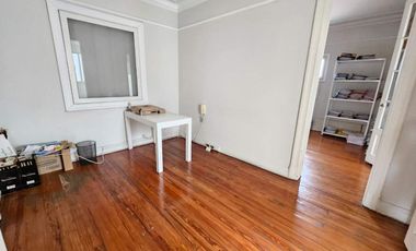 Venta Oficina 5 ambientes frente al Teatro Colón