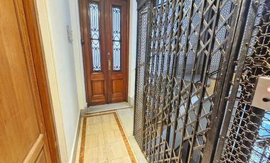 Venta Oficina 5 ambientes frente al Teatro Colón