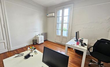 Venta Oficina 5 ambientes frente al Teatro Colón