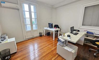 Venta Oficina 5 ambientes frente al Teatro Colón