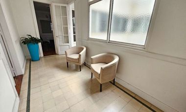 Venta Oficina 5 ambientes frente al Teatro Colón