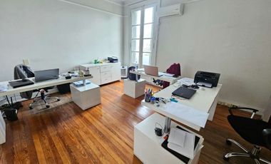 Venta Oficina 5 ambientes frente al Teatro Colón