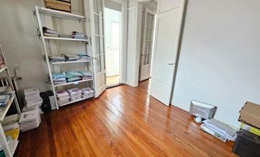 Venta Oficina 5 ambientes frente al Teatro Colón