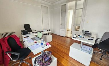 Venta Oficina 5 ambientes frente al Teatro Colón
