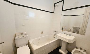 Venta Oficina 5 ambientes frente al Teatro Colón