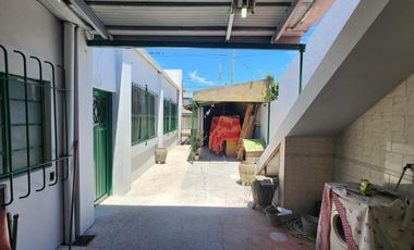 Casa 4 ambientes con patio y terraza a reciclar