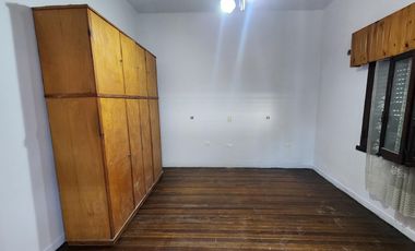 Casa 4 ambientes con patio y terraza a reciclar
