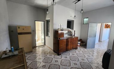 Casa 4 ambientes con patio y terraza a reciclar