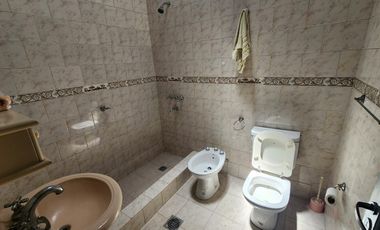 Casa 4 ambientes con patio y terraza a reciclar