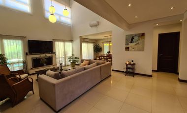 Casa de categoria en Abril Club de Campo