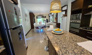 Casa de categoria en Abril Club de Campo