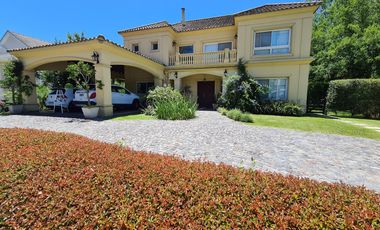 Casa de categoria en Abril Club de Campo